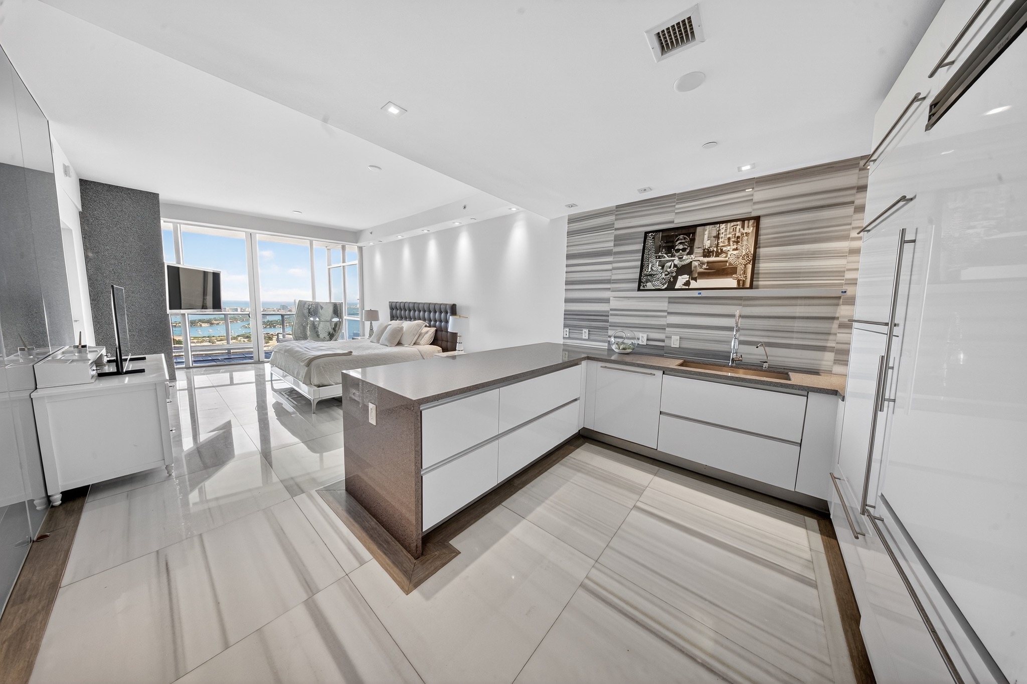 Open lounge with contemporary finishes