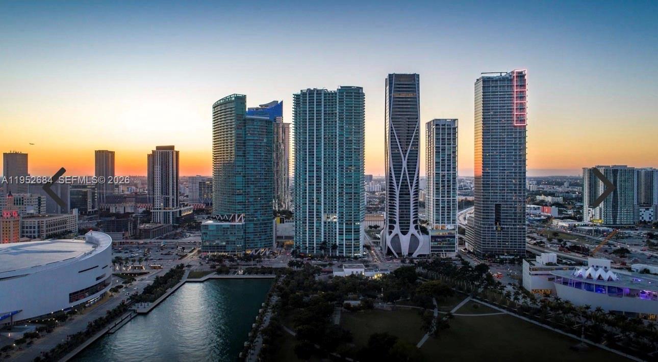Marquis Miami and the Downtown waterfront skyline at sunset